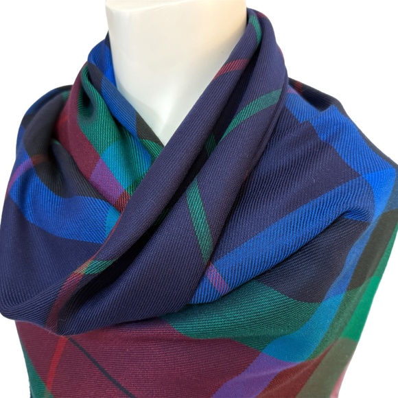 🇯🇵 Vera Tartan Plaid Square Scarf – Made in Japan – Acrylic with Fringe - Picture 5 of 12